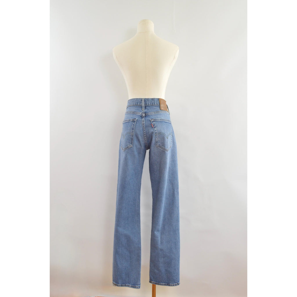 levi’s straight leg 514’s medium wash