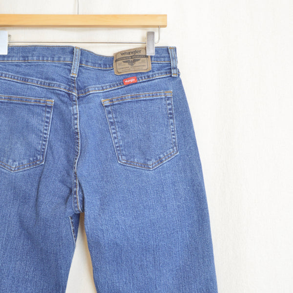 31 x 30 mid wash wranglers relaxed fit flex straight leg denim