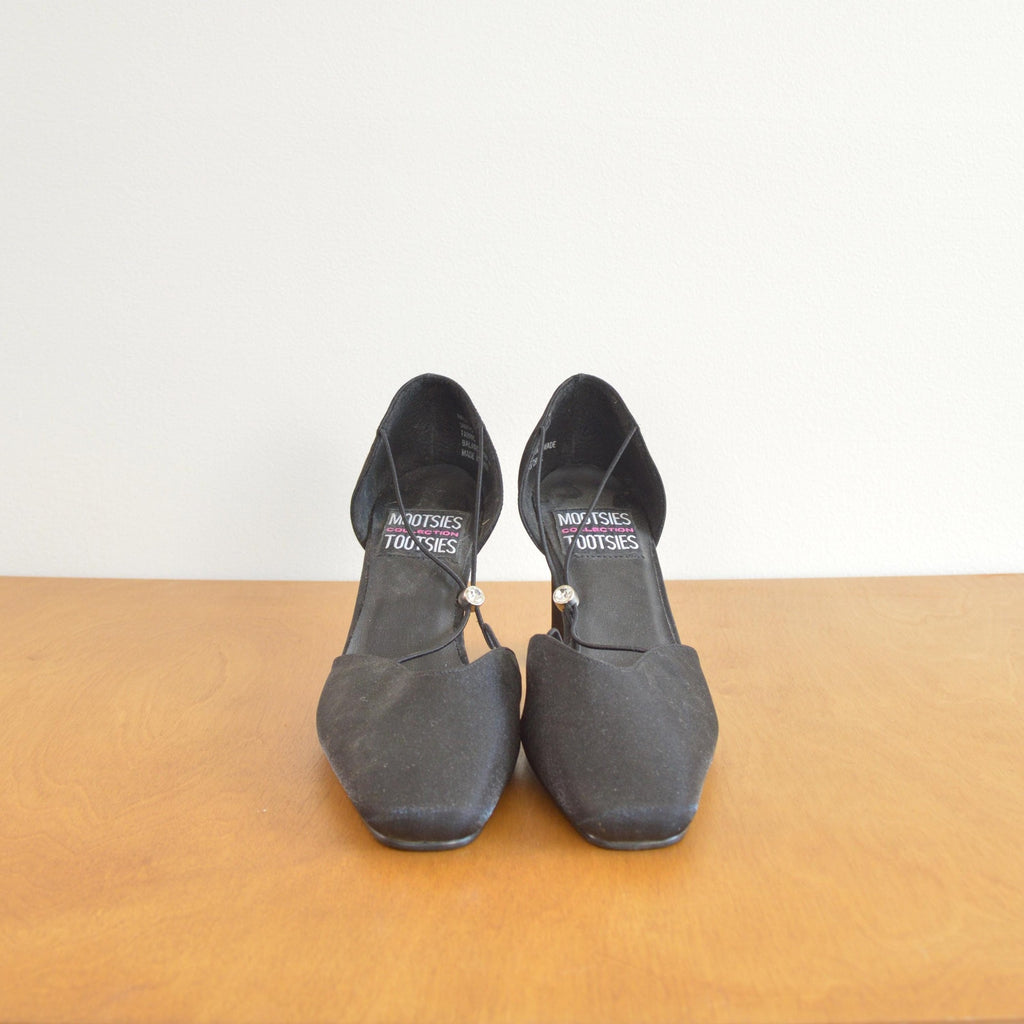 slightly iridescent 90's black pumps