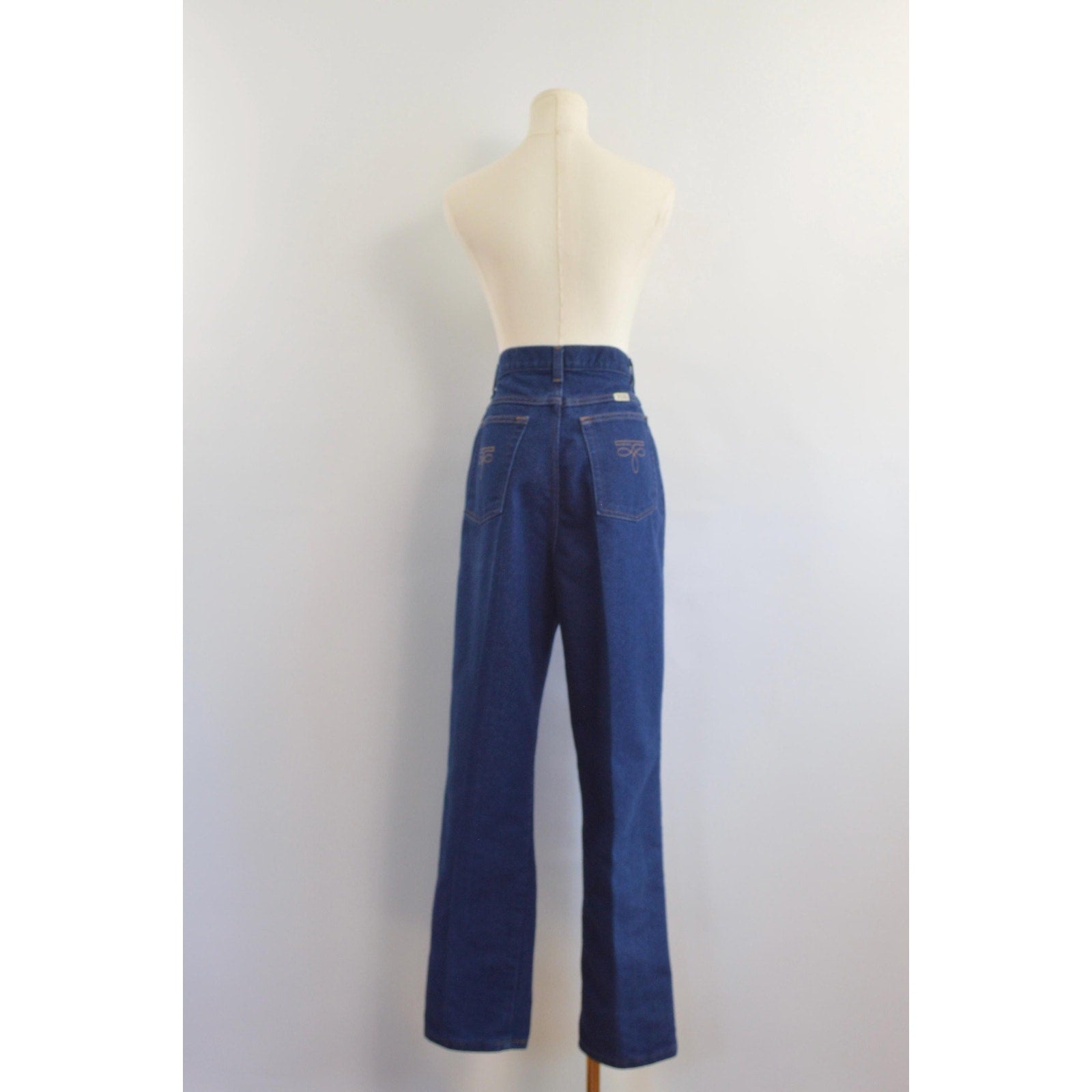 dark wash cowboy style high waisted seamed straight leg sheplers denim