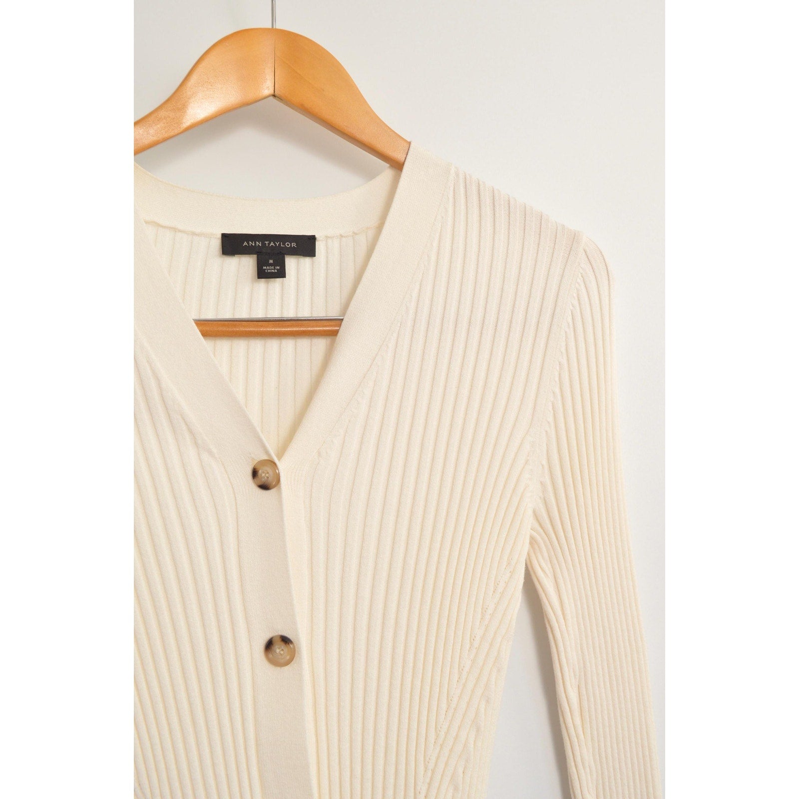 beautiful ann taylor ribbed cardigan