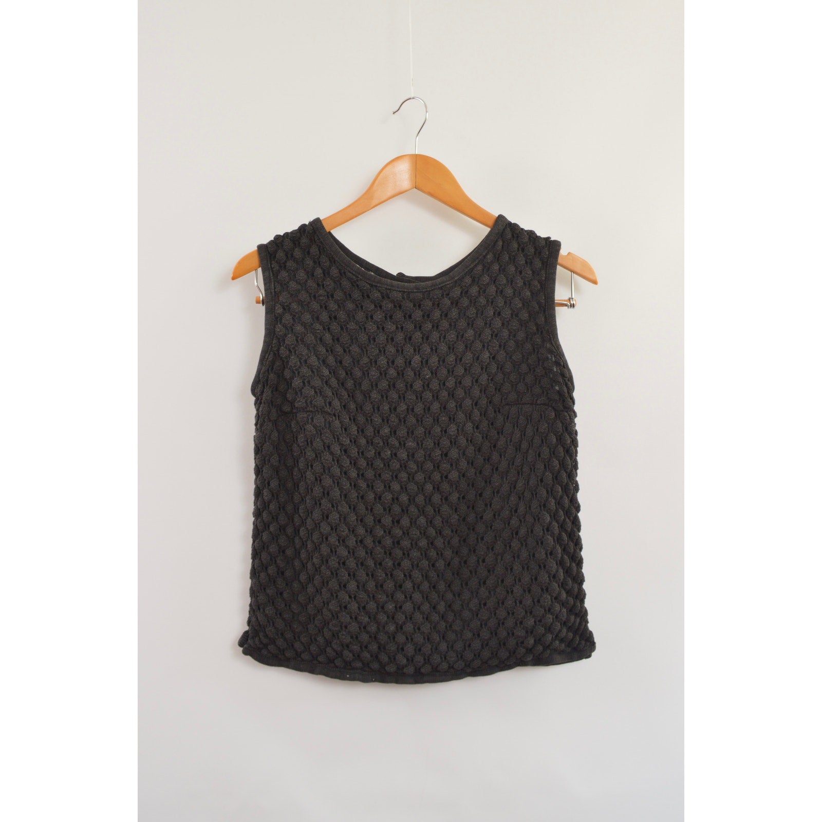 black bubble knit button back cropped miss gotham cotton knit sweater tank