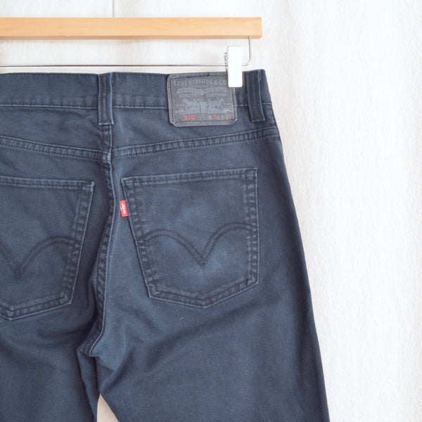 32 x 32 black straight leg levis 510’s