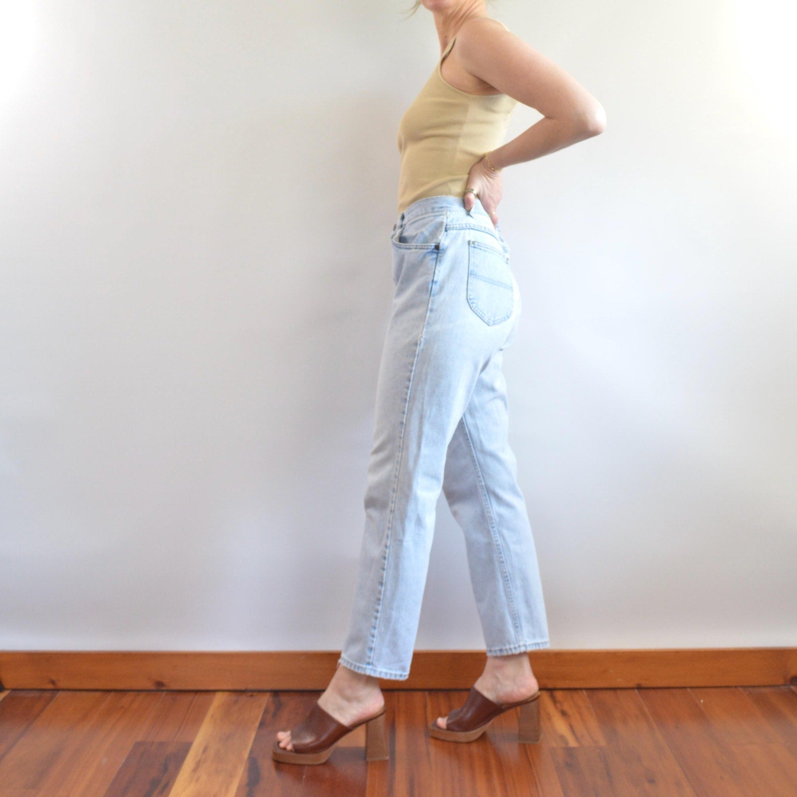 32 x 30 perfect high waist light wash broken in vintage riders