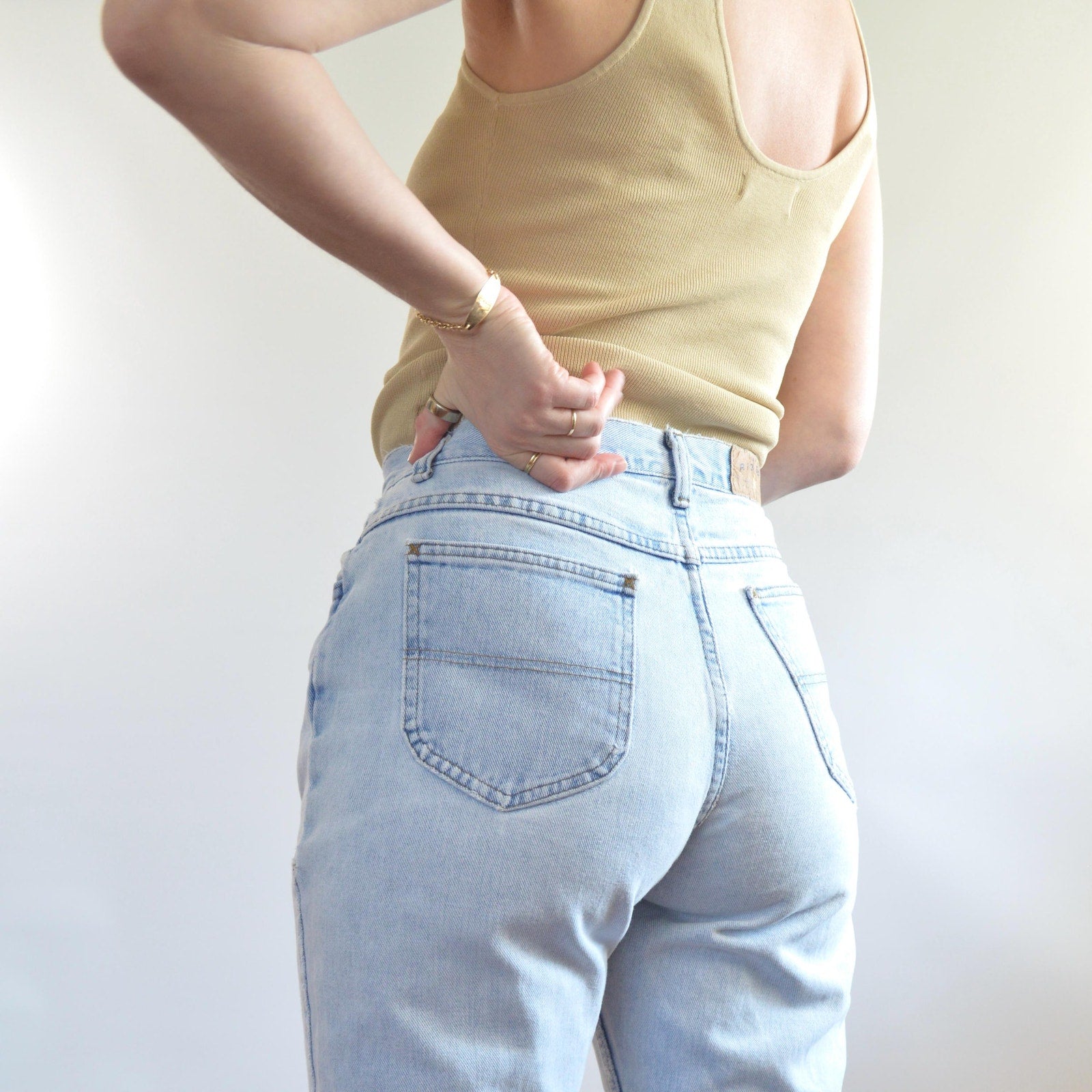 32 x 30 perfect high waist light wash broken in vintage riders