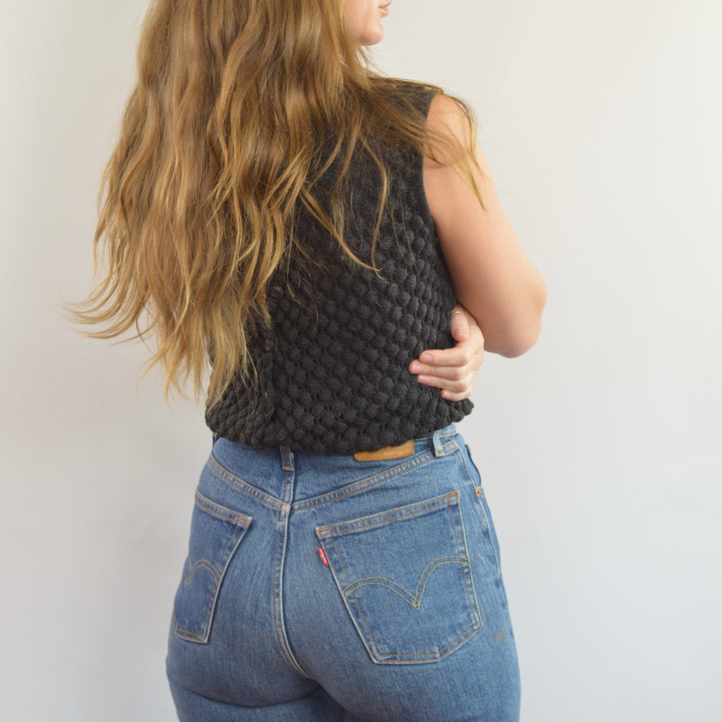 black bubble knit button back cropped miss gotham cotton knit sweater tank
