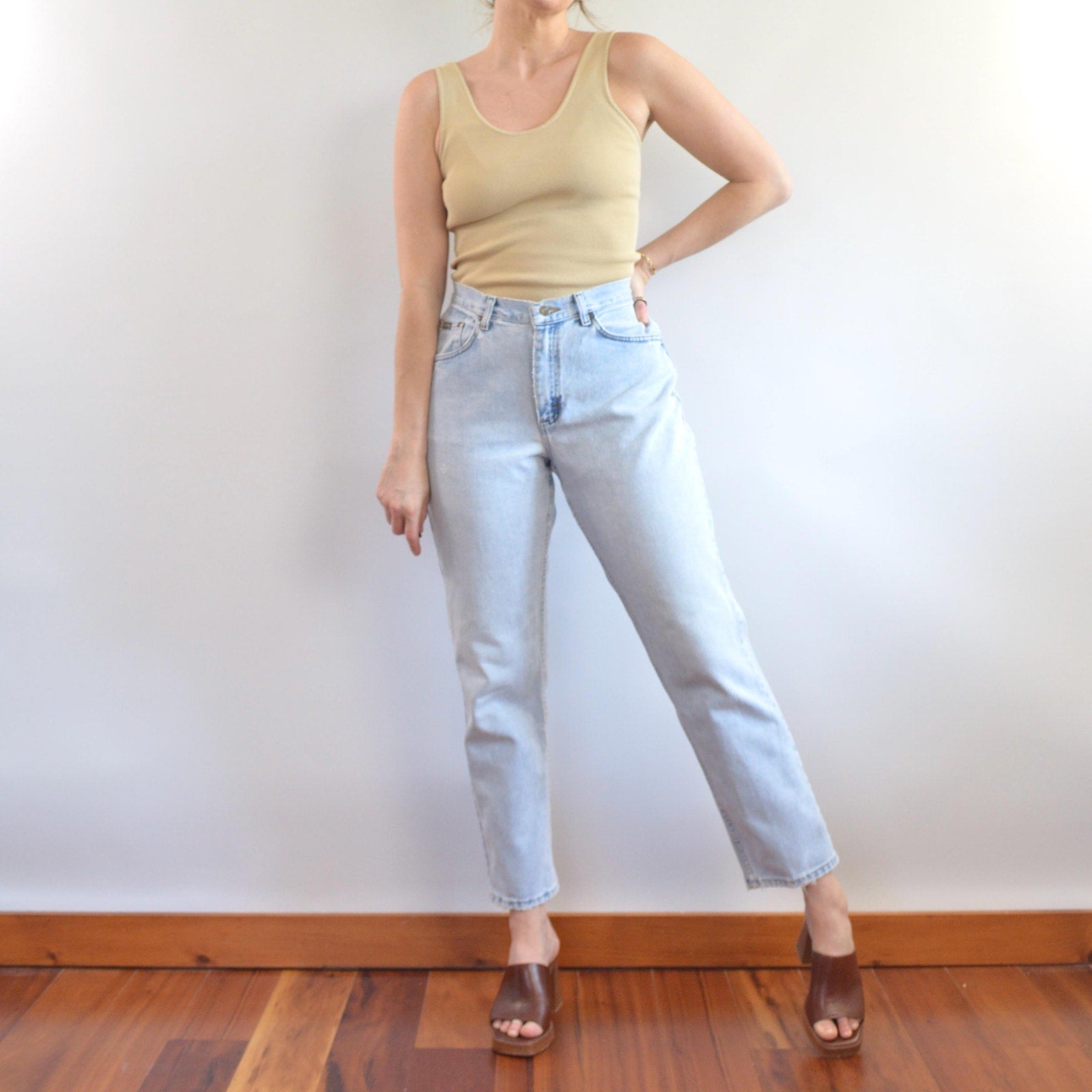 32 x 30 perfect high waist light wash broken in vintage riders