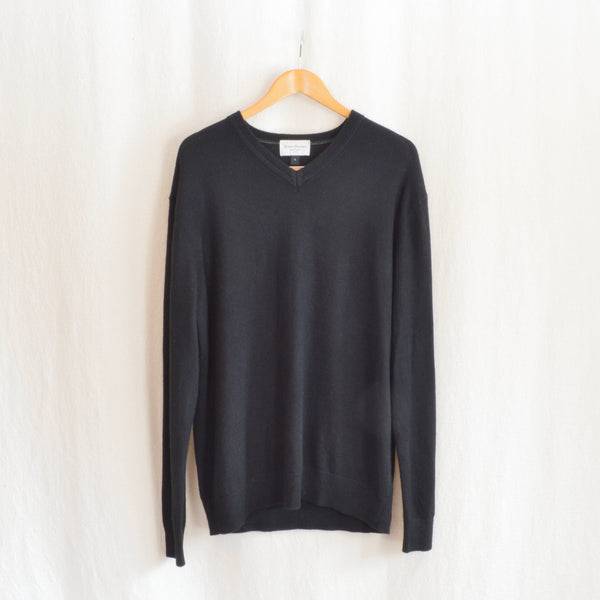 simple black 100% cashmere v-neck sweater