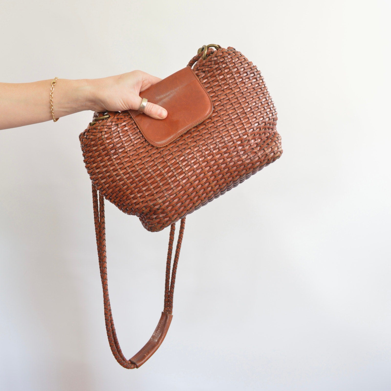 medium cognac brown woven shoulder bag