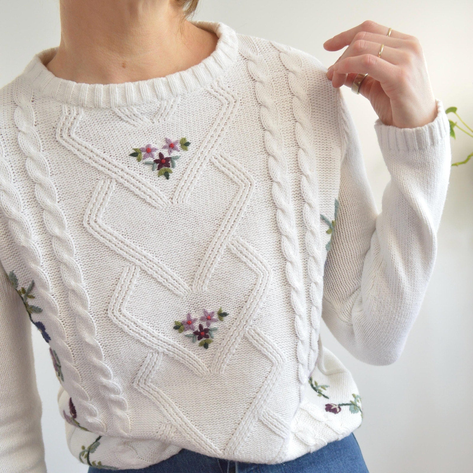 sweet white cropped floral embroidery cable knit crew neck sweater