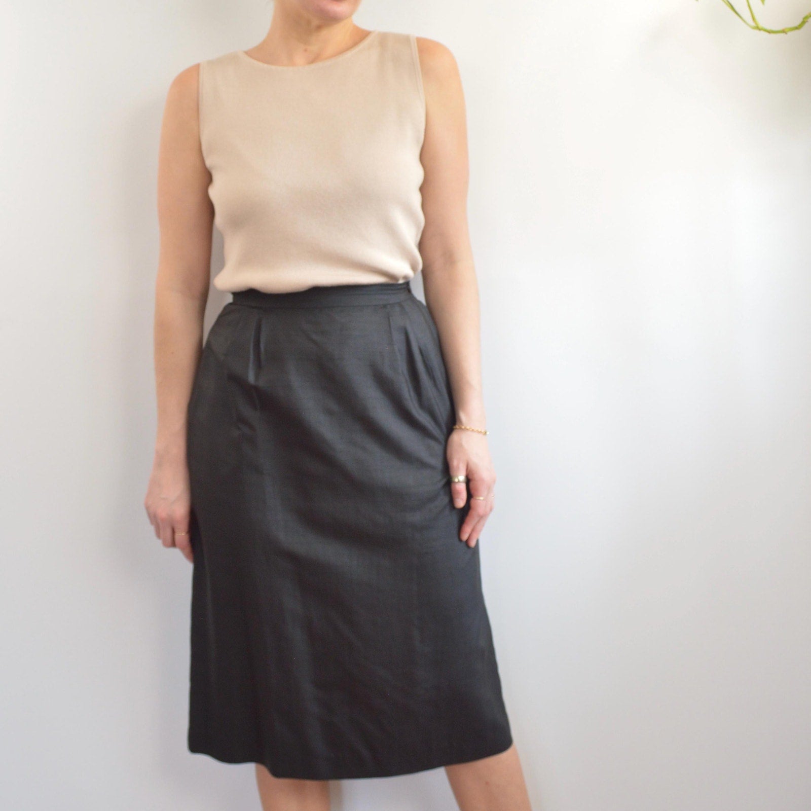 size 6 beautiful pure silk black a line skirt
