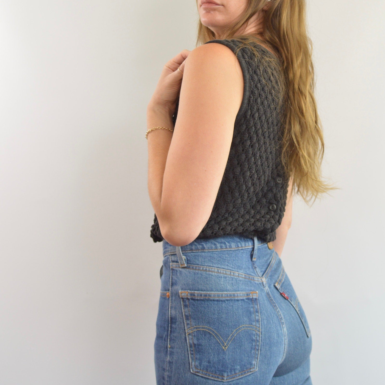 black bubble knit button back cropped miss gotham cotton knit sweater tank