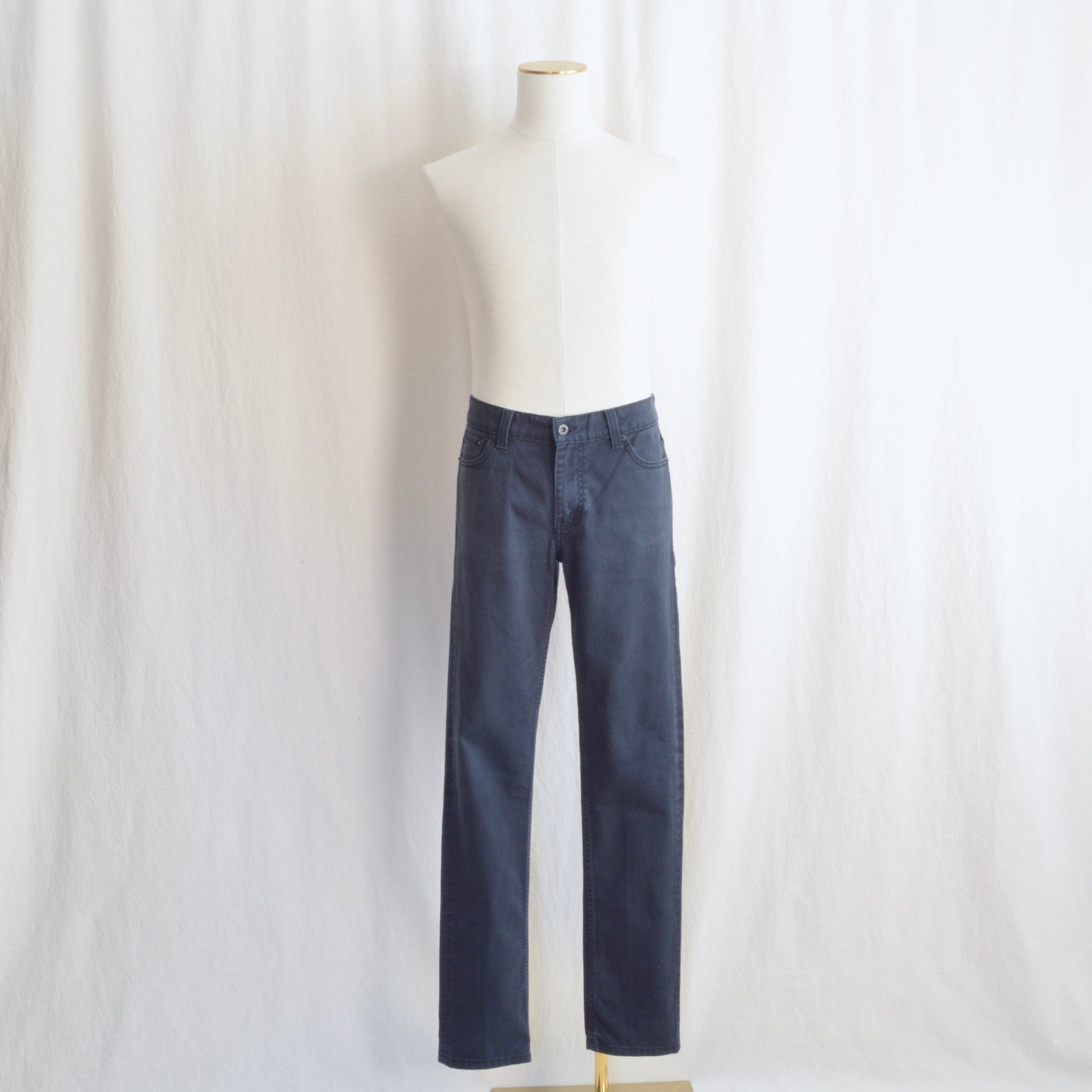 32 x 32 black straight leg levis 510’s