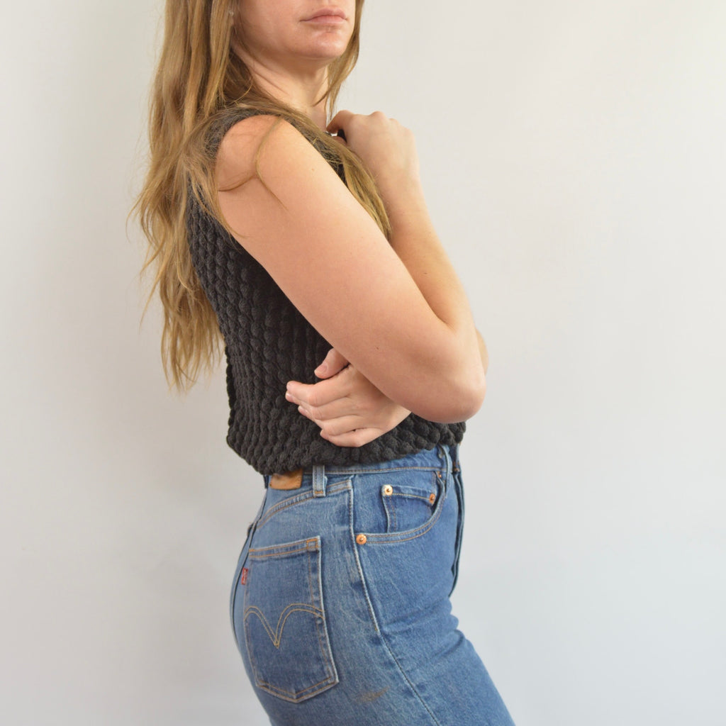 black bubble knit button back cropped miss gotham cotton knit sweater tank