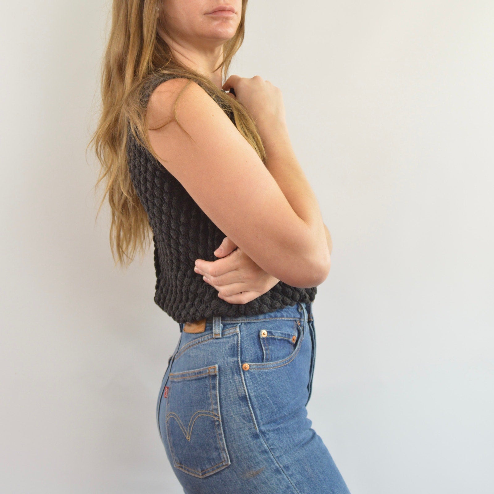 black bubble knit button back cropped miss gotham cotton knit sweater tank