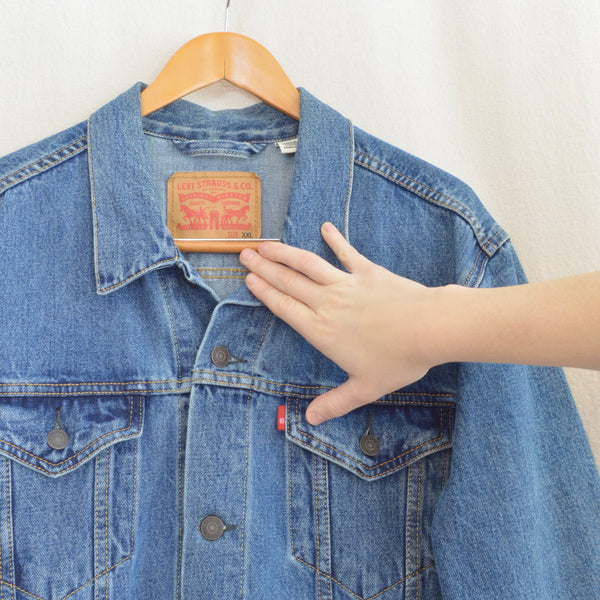 like new men’s vintage 100% cotton denim jean jacket