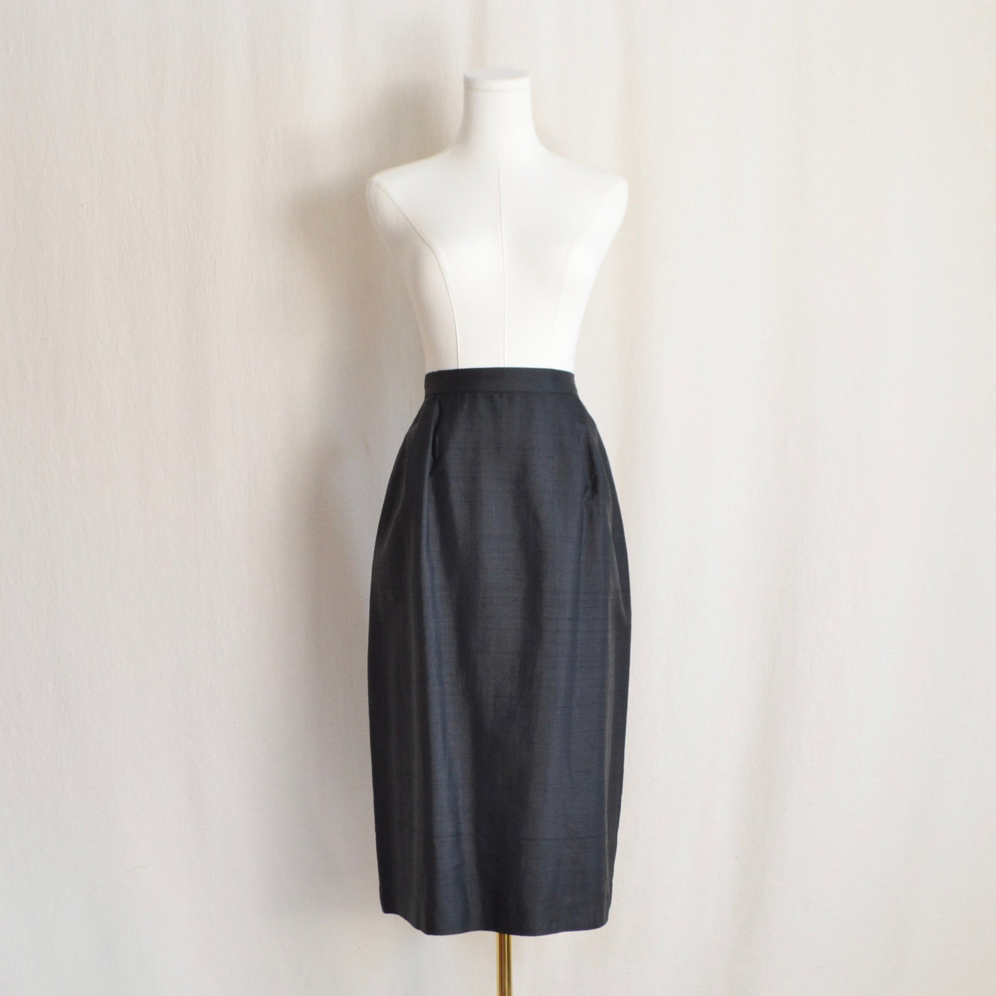 beautiful pure silk black a line skirt size 6