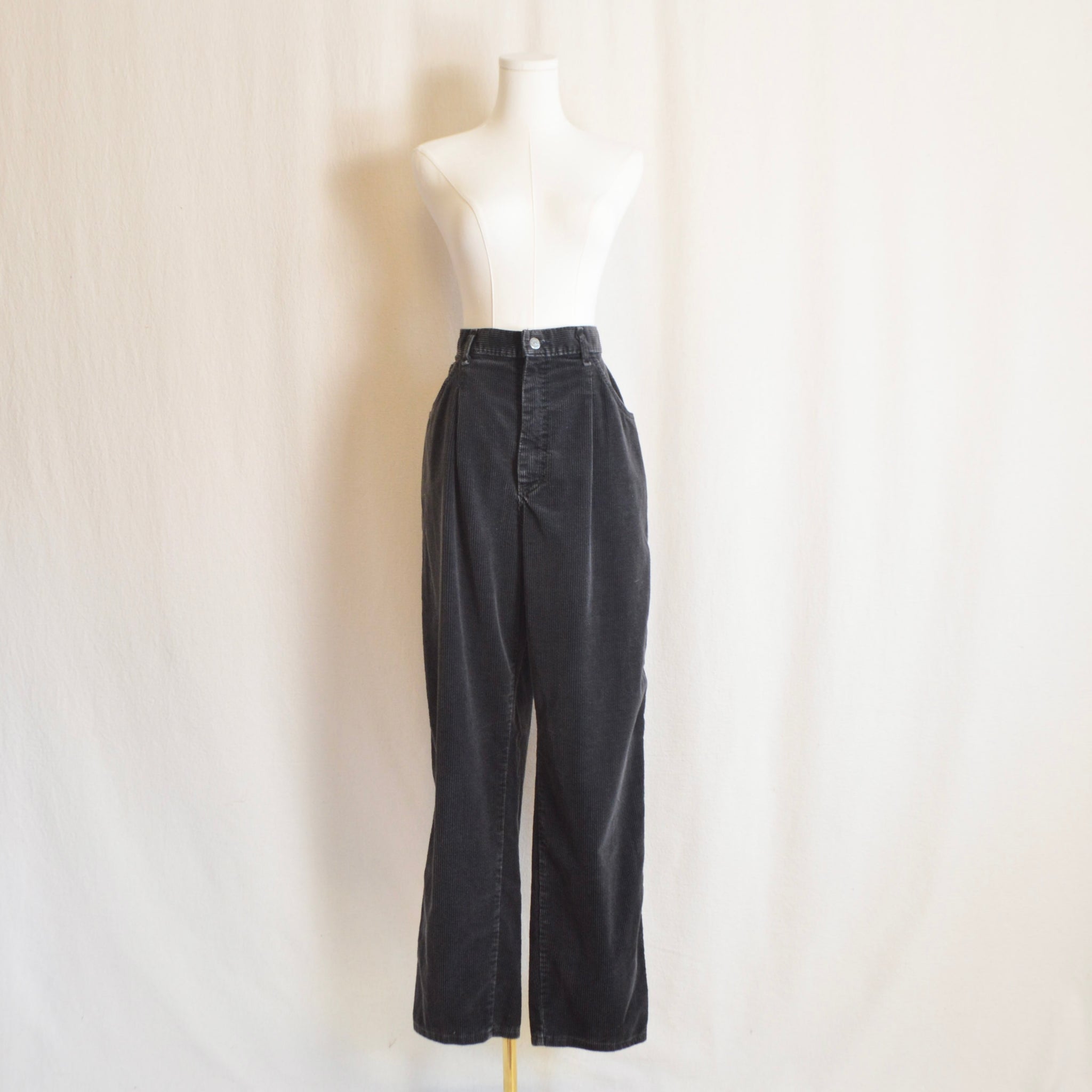 32 x 31 dark charcoal gray high waisted straight leg pleated vintage corduroy pants