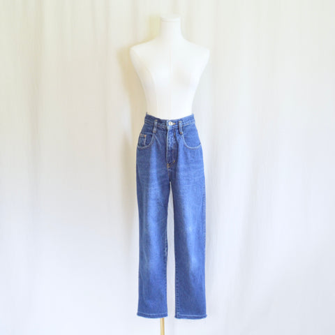 27 x 27.5 dark wash vintage 90’s forenza raw hem straight legs