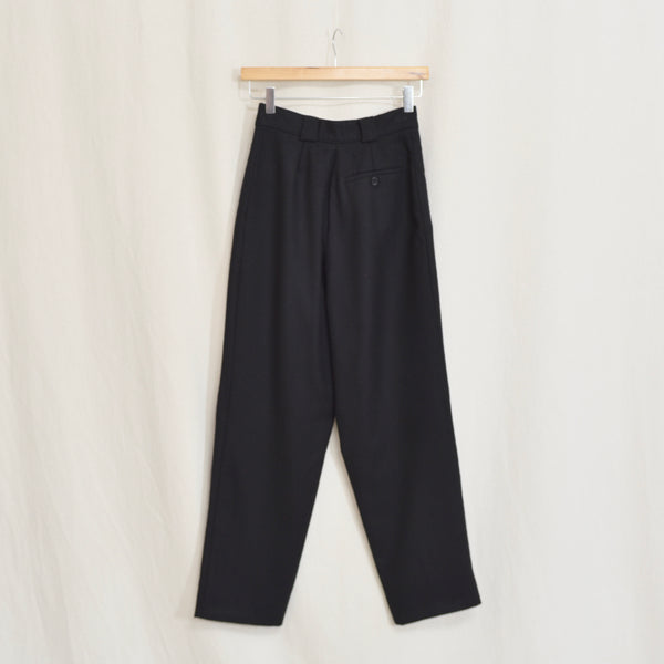 25.5 x 28 black pure wool vintage high waisted straight leg pants