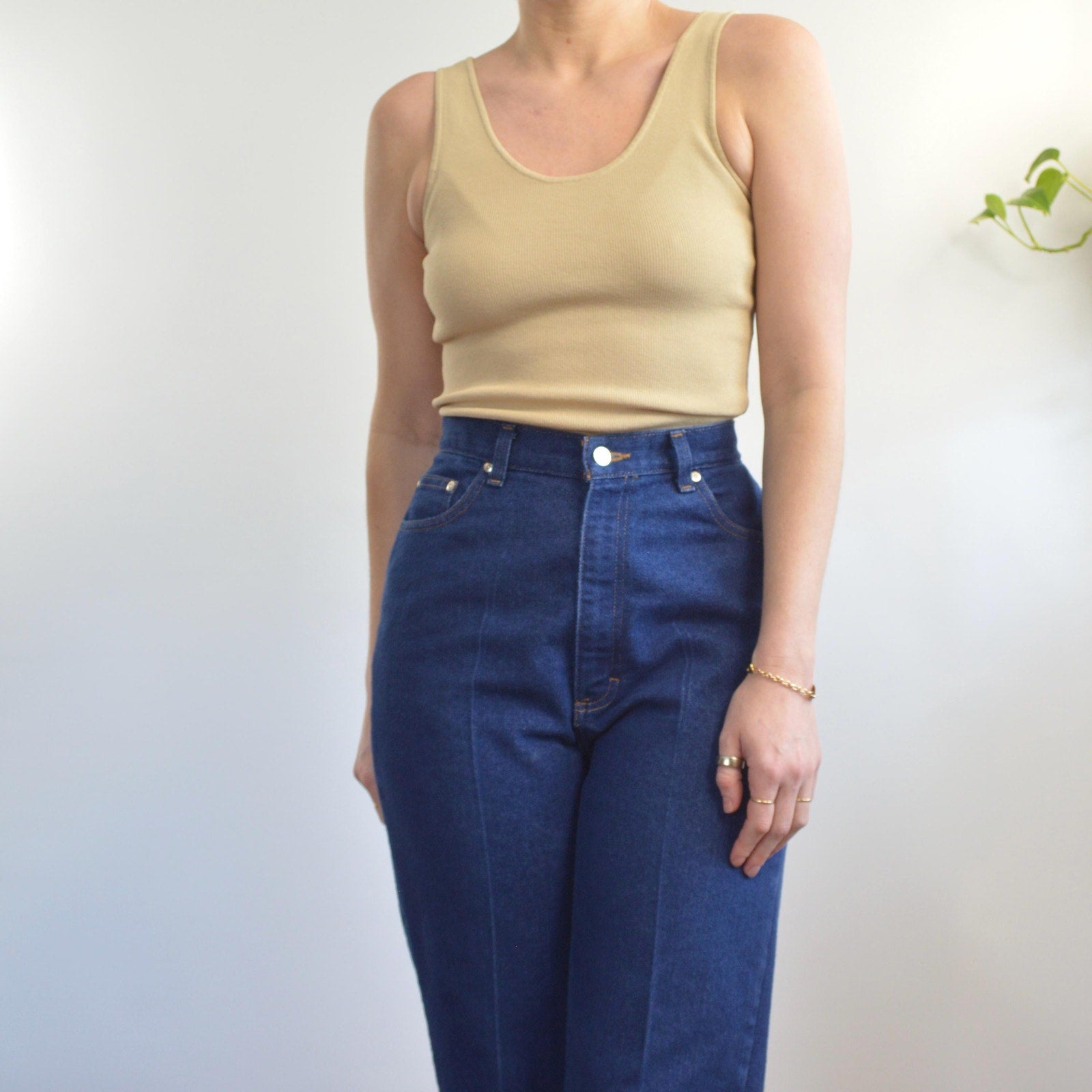 dark wash cowboy style high waisted seamed straight leg sheplers denim