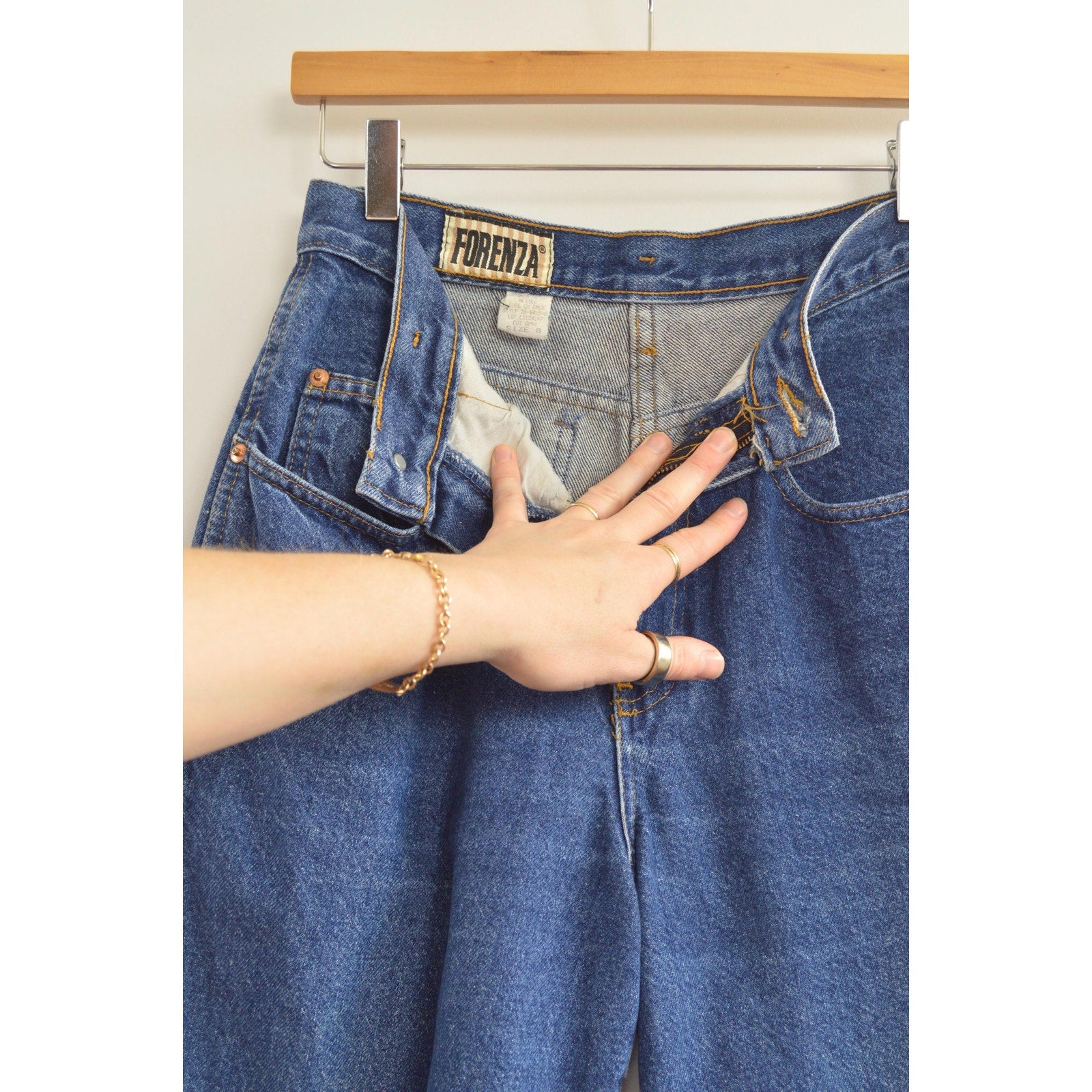 27 x 27.5 dark wash vintage 90’s forenza raw hem straight legs