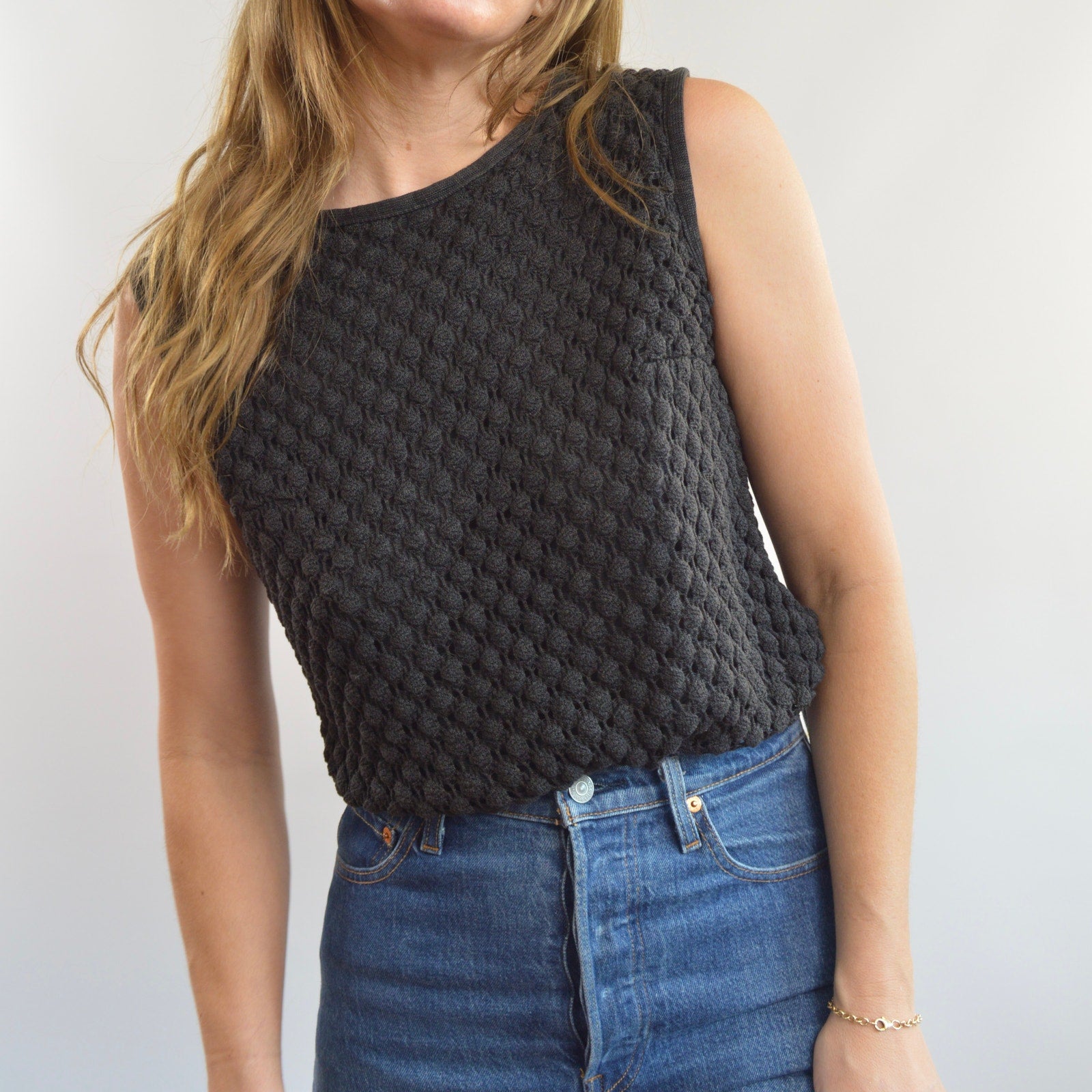 black bubble knit button back cropped miss gotham cotton knit sweater tank