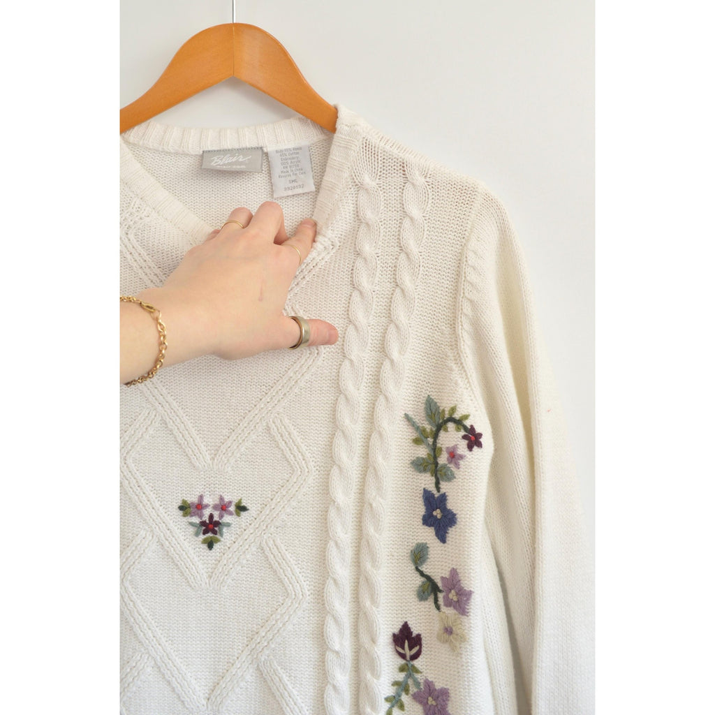 sweet white cropped floral embroidery cable knit crew neck sweater