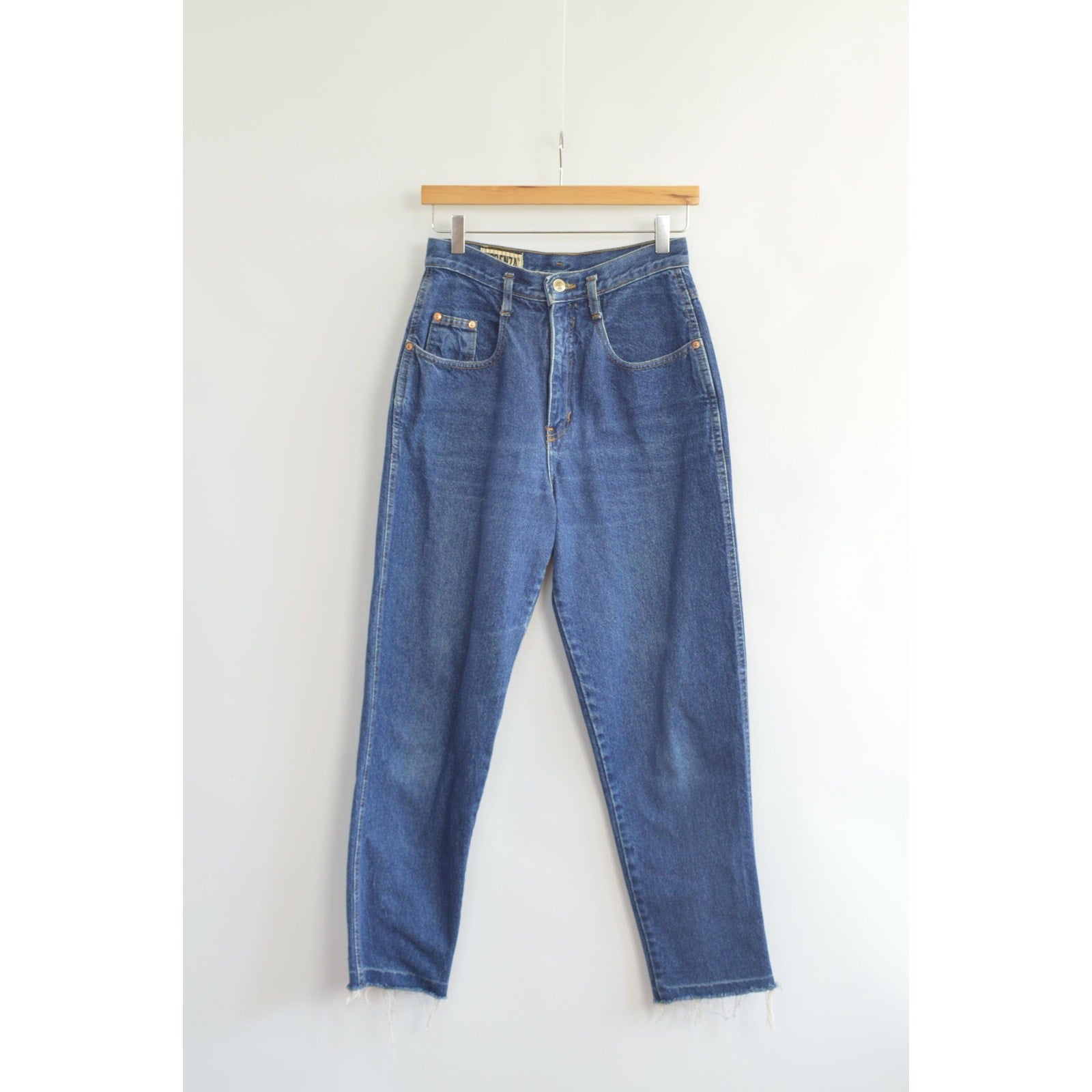27 x 27.5 dark wash vintage 90’s forenza raw hem straight legs