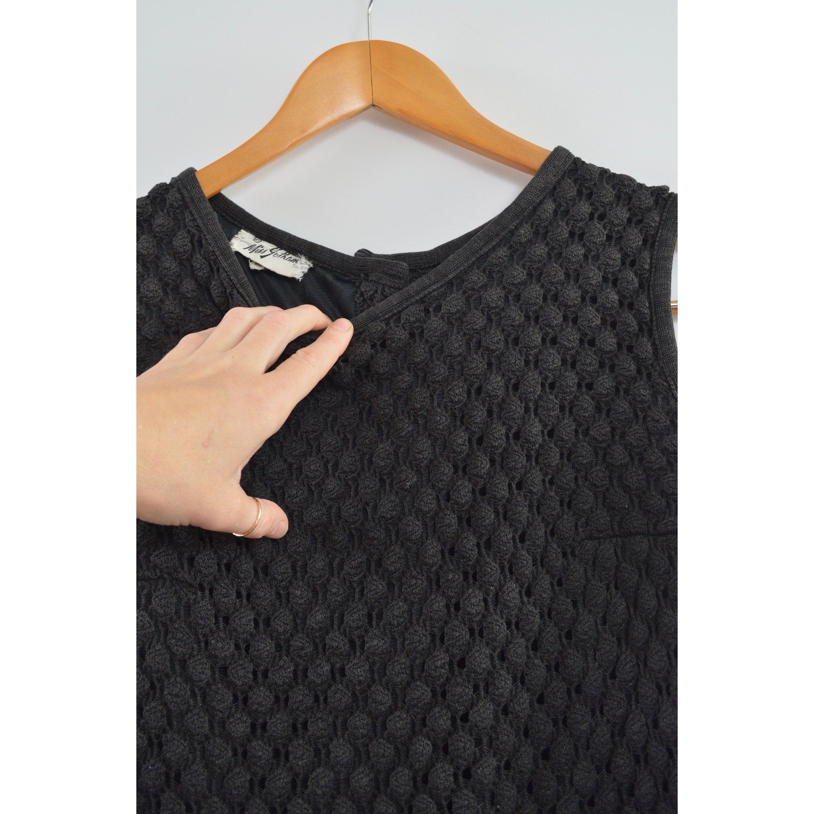black bubble knit button back cropped miss gotham cotton knit sweater tank