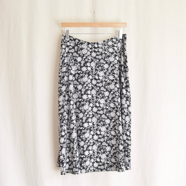 31" black and white vintage floral gap midi skirt