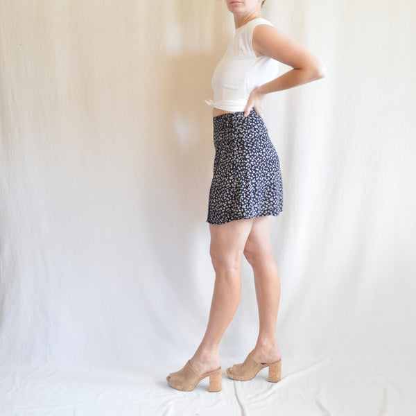 25 - 28” mini daisy gap wrap skirt
